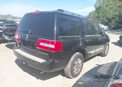 2011 Lincoln Navigator z USA, uszkodzony, nr VIN 5LMJJ2H58BEJ05106